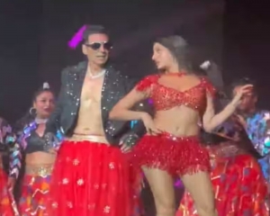 Akshay Kumar dances with Nora Fatehi in a red lehenga