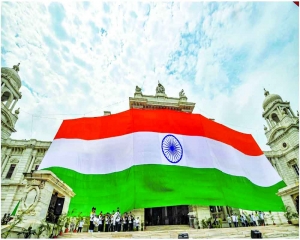 Indian diaspora must carry Indian flag high