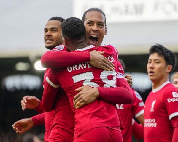 Liverpool stays in the hunt for the Premier League title with 3-1 win at Fulham