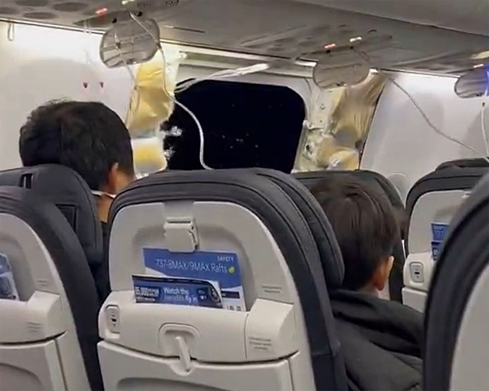 Alaska Airlines flight makes emergency landing in Oregon after window