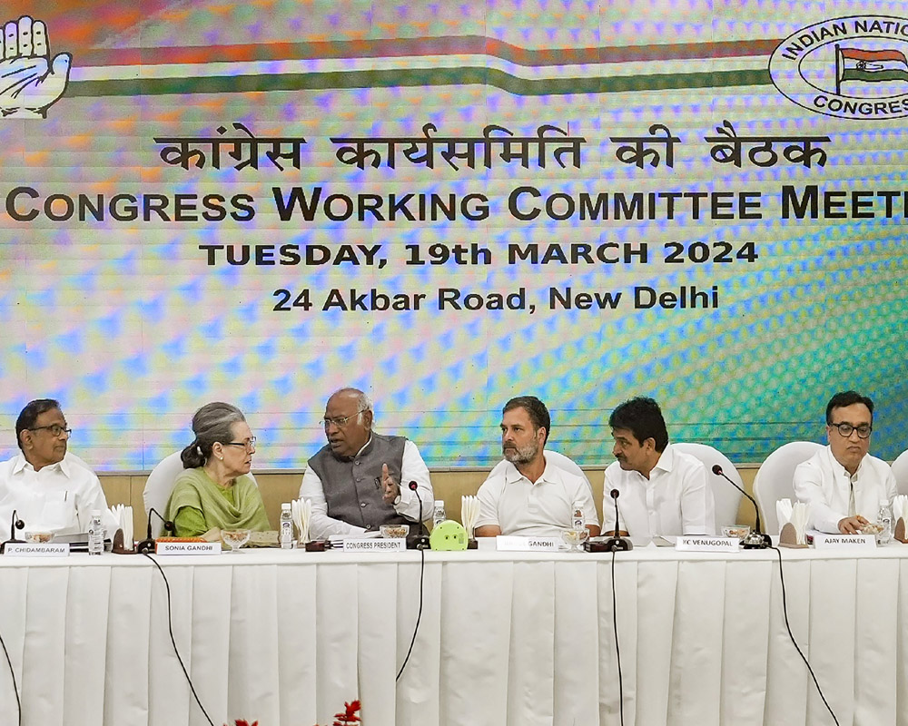 Country fervently demanding a change: Kharge at CWC meet