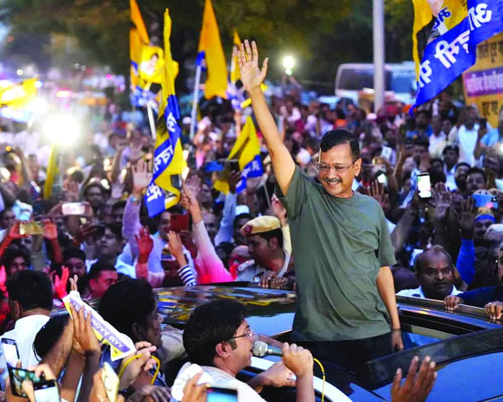 Graffiti 'threatening' Kejriwal appear inside metro trains, AAP says BJP behind it