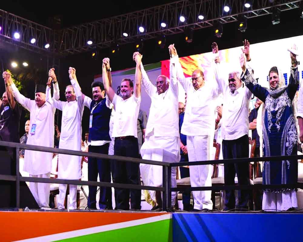 INDIA Bloc sounds poll bugle at Mumbai rally