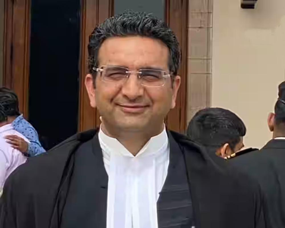 Manhandling of sr advocate SC issues notice to prez, secy of GB Nagar