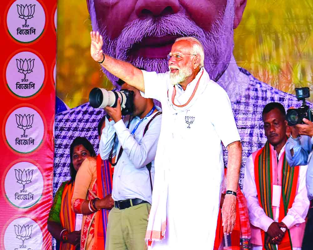 Modi knocks hard on Mamata’s door in Bengal