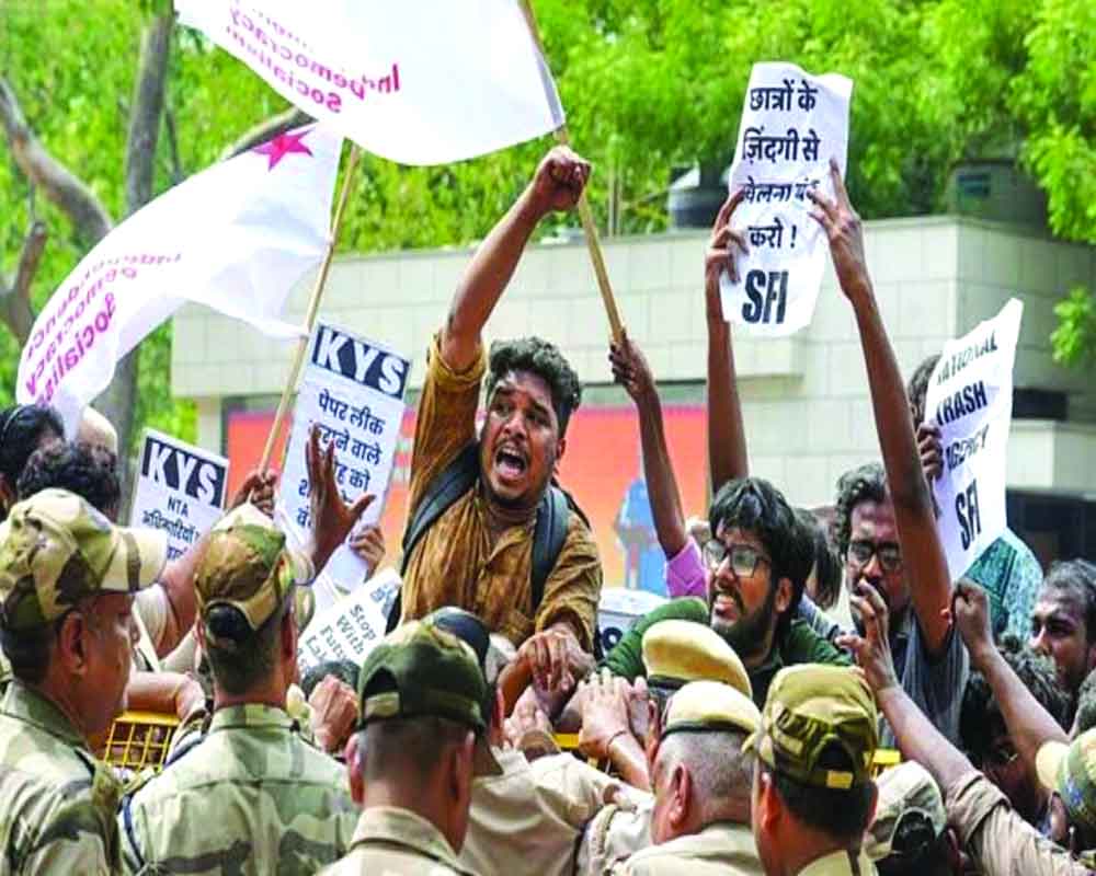 The impact of competitive exam paper leaks on students