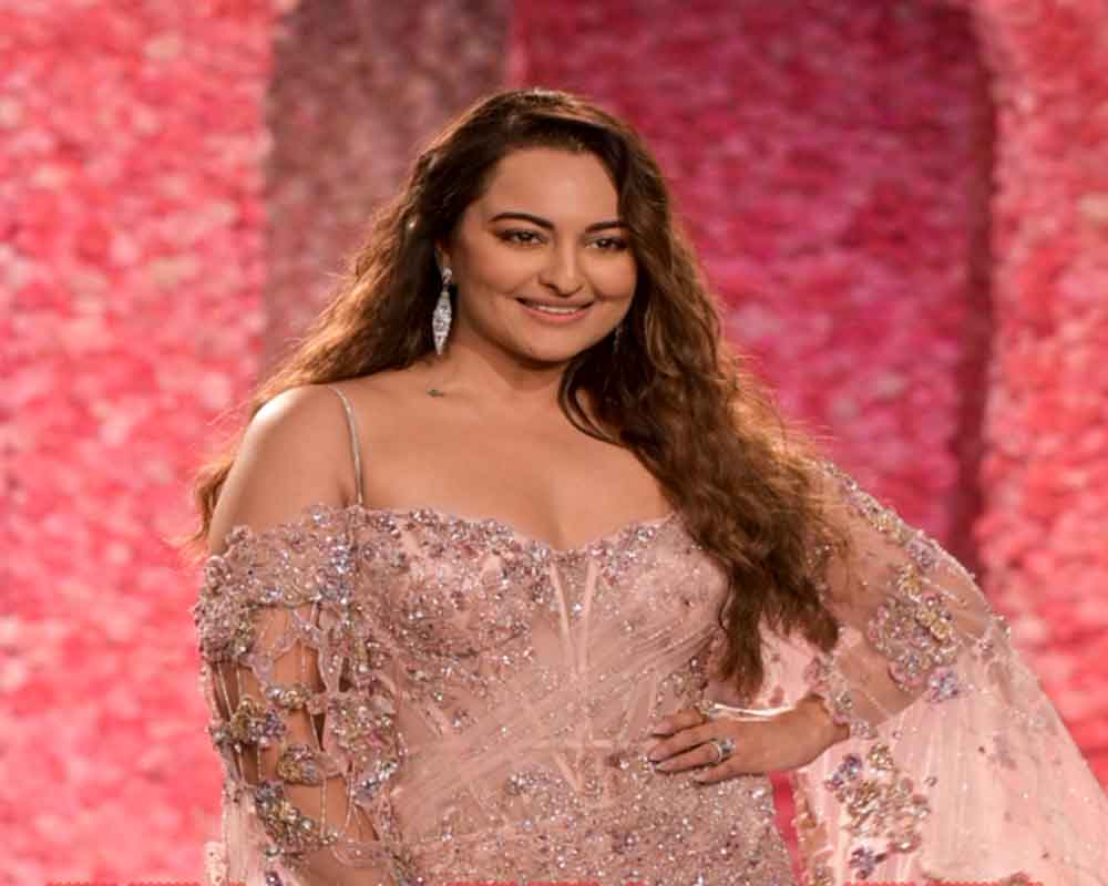 Was clear about wearing my mother's saree on wedding day, says Sonakshi Sinha