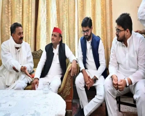 Akhilesh Yadav visits Mukhtar Ansari's family in Ghazipur