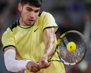 Alcaraz loses to Rublev in Madrid Open quarterfinals, Sinner withdraws with hip injury