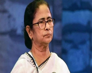 EC chalked out seven-phase polls to assist BJP campaigning: Mamata
