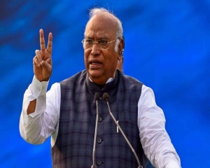 Extremely difficult for Modi to form next govt: Kharge