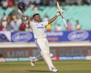 Jaiswal hits ton as India stretch lead to 322 runs