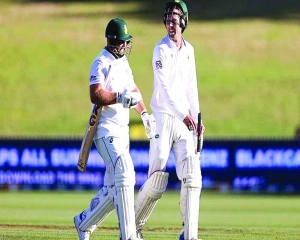 South Africa reaches 220 for 6 at stumps on Day 1 against New Zealand