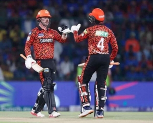Sunrisers smash DC bowlers to post 266/7 after record Powerplay score