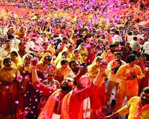Unholy Dip: Hindu numbers shrink by eight per cent