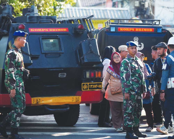 Multiple explosions shake mosque in Indonesia school