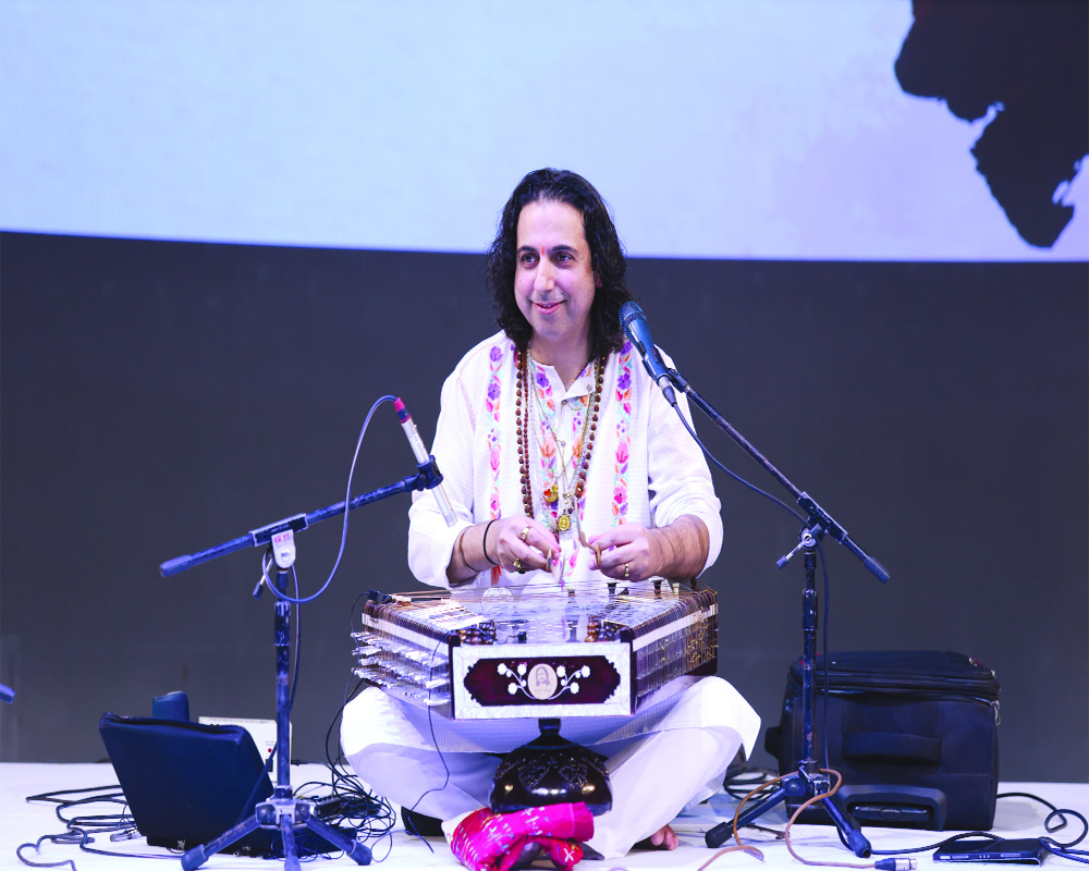 A Hundred Strings and One Soul