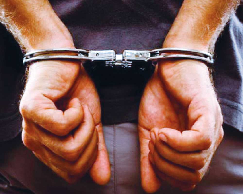 Absconding criminal held after encounter in Delhi