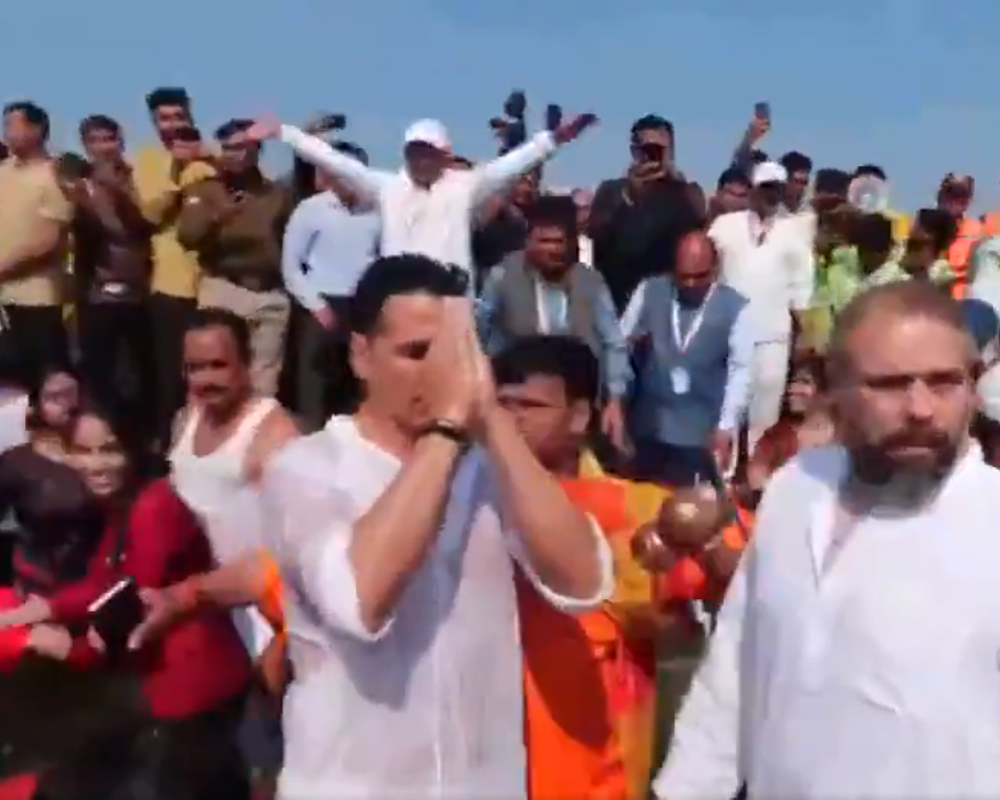 Akshay Kumar takes holy dip at Maha Kumbh Mela, praises arrangements: All big people are coming