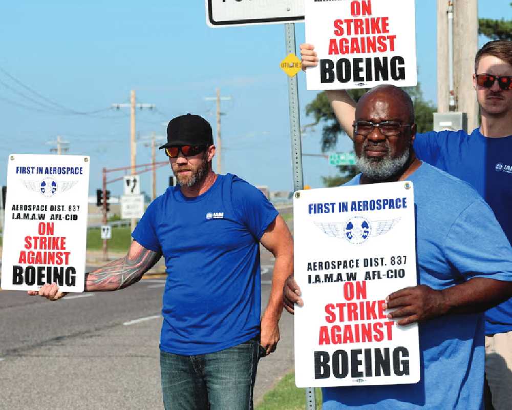 Boeing defence workers reject company's latest contract offer