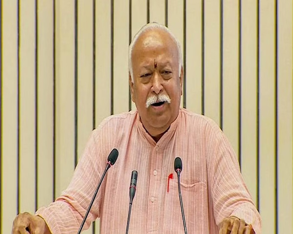 Build friendship among all groups: Bhagwat to RSS volunteers