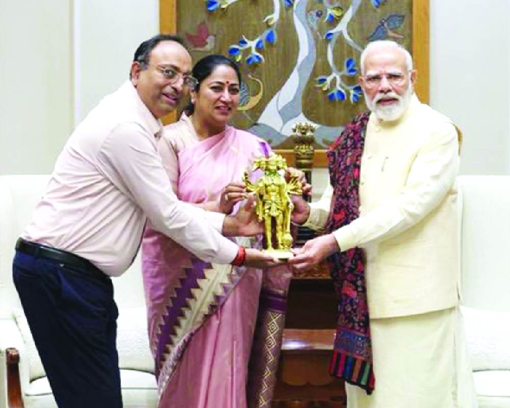 CM meets PM, extends Diwali greetings