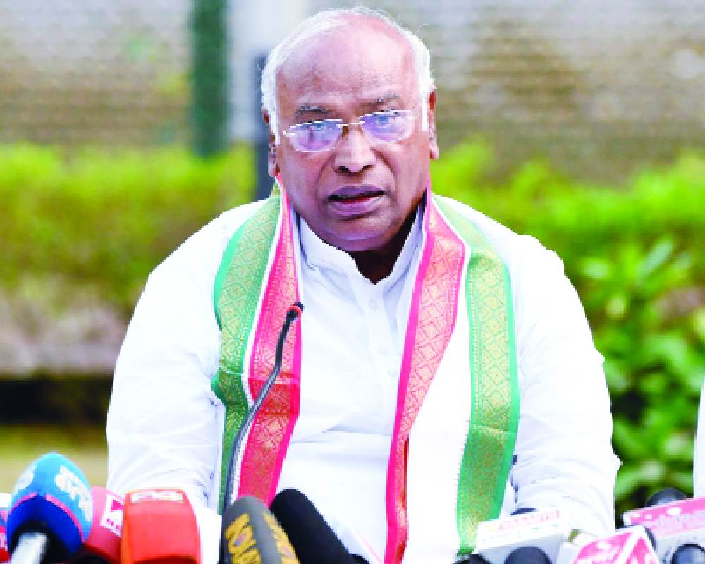 Delhi blast failure of government, says Kharge