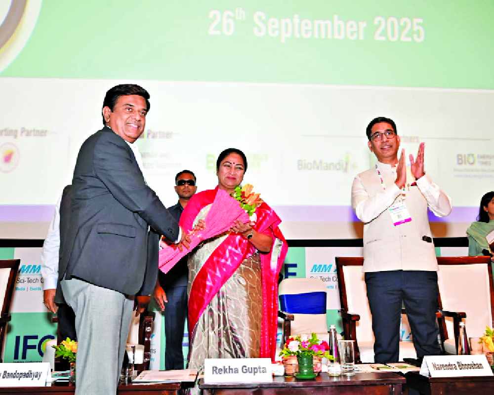 Delhi CM pushes Swadeshi for nation-building