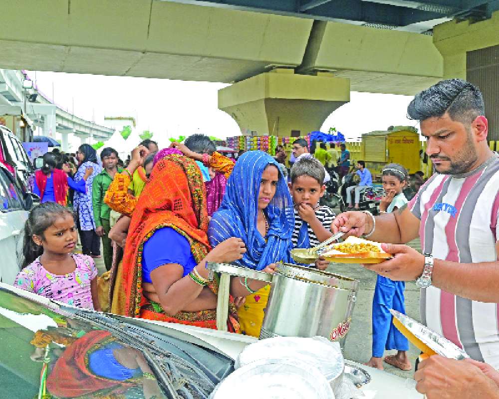 Delhi flood victims struggle in camps amid food, health crisis