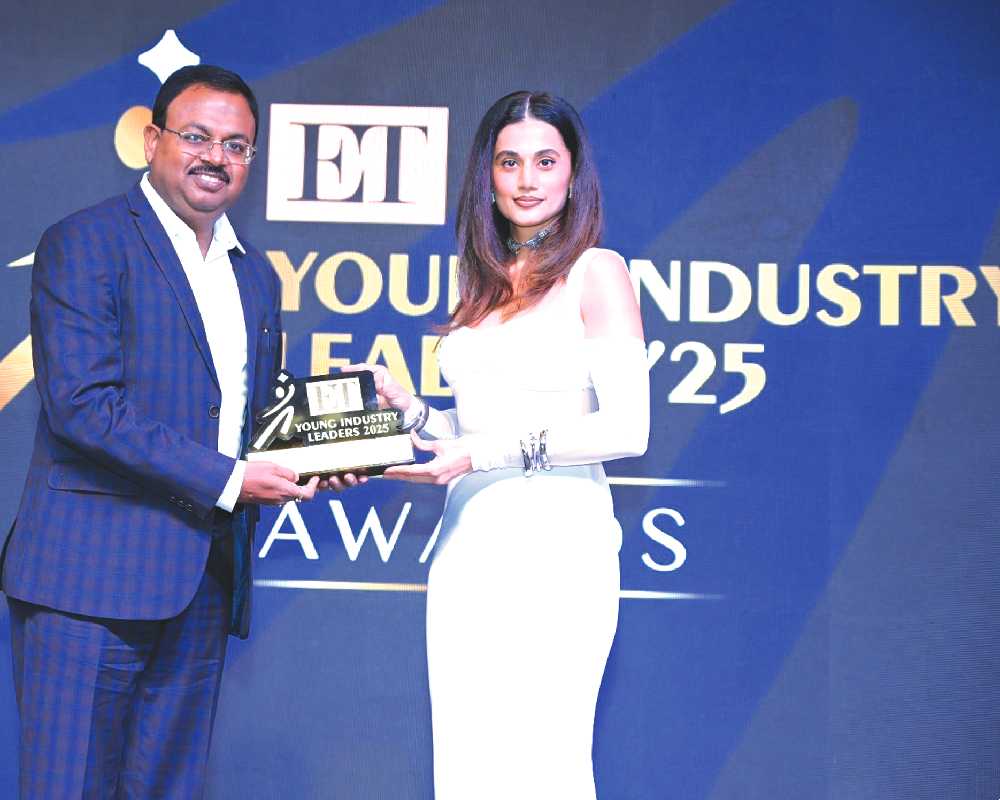 Dr Rajib Mukhapadhyay honoured with ET young leaders award 2025