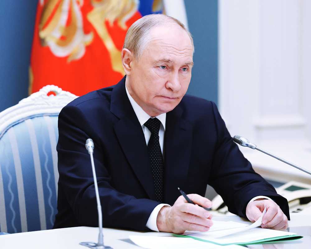 EU joins US in heaping more sanctions on Russia