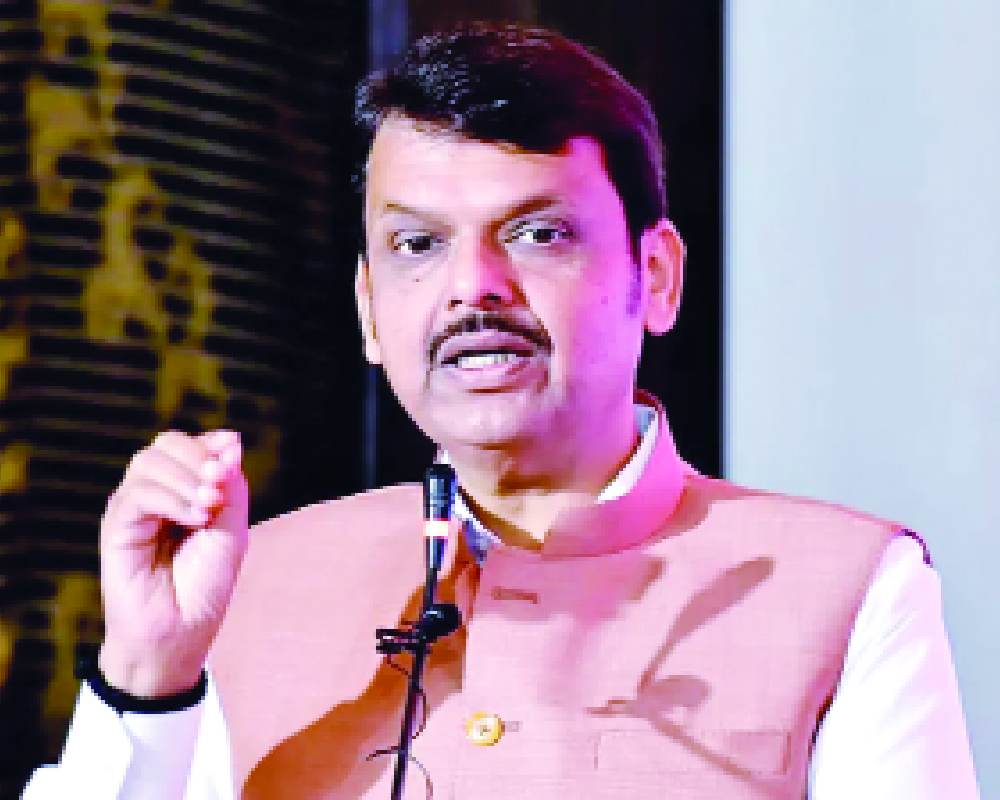 Fadnavis vows action in Pune land deal