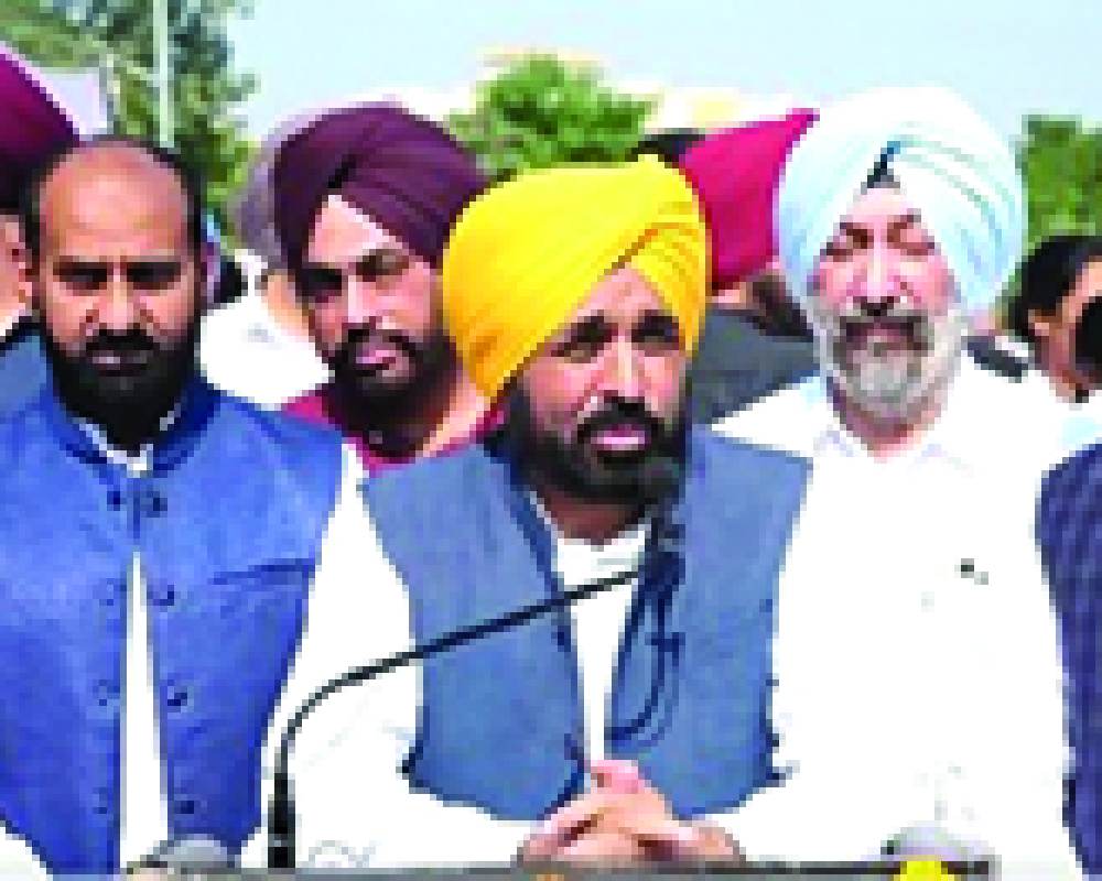 First devotees’ batch leave for Amritsar under Tirath Yatra