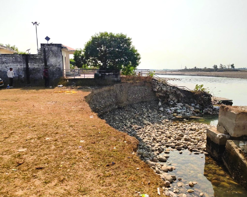 Ganga’s sacred ghats turn to ruin as maintenance collapses