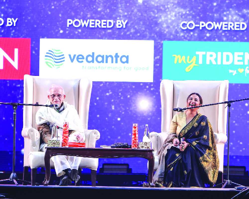 Gulzar-e-Shayari: Yaadein aur Guftagu ek saath