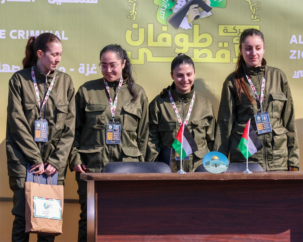 Hamas frees 4 female Israeli soldiers as part of Gaza ceasefire