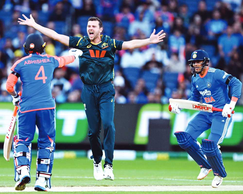 Hazlewood wrecks India as Australia cruise to win