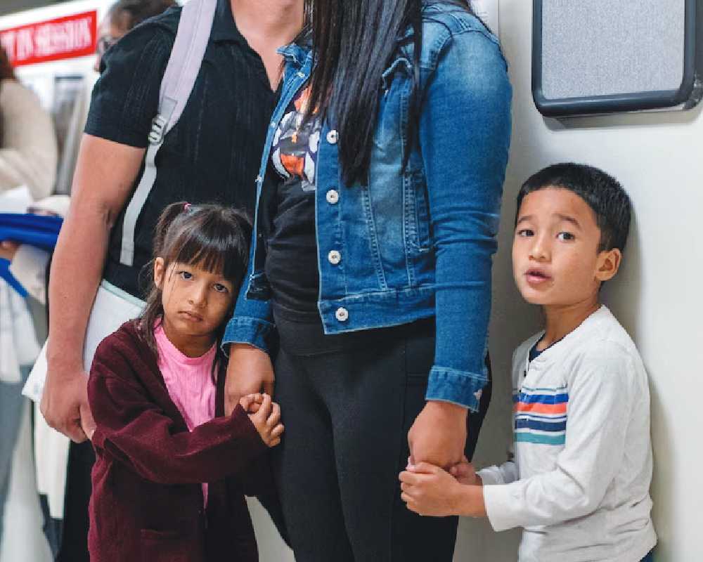 ICE opens call centre to track migrant children