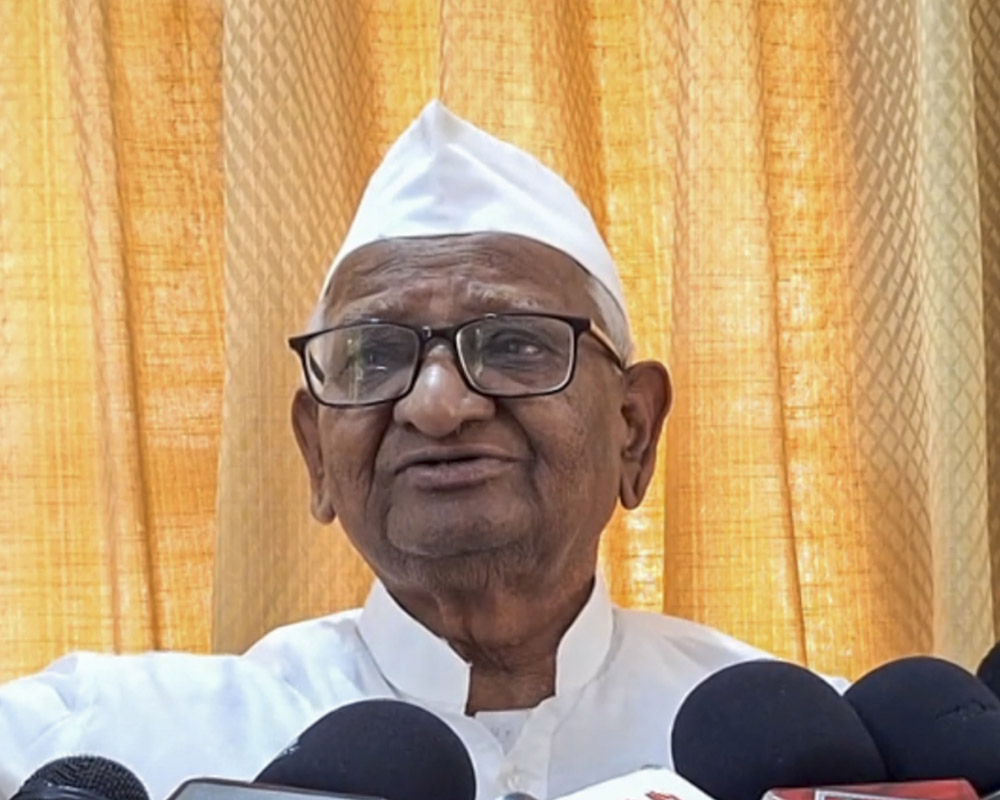 Kejriwal was doing good job, but people taught him lesson as he opened liquor vends: Hazare