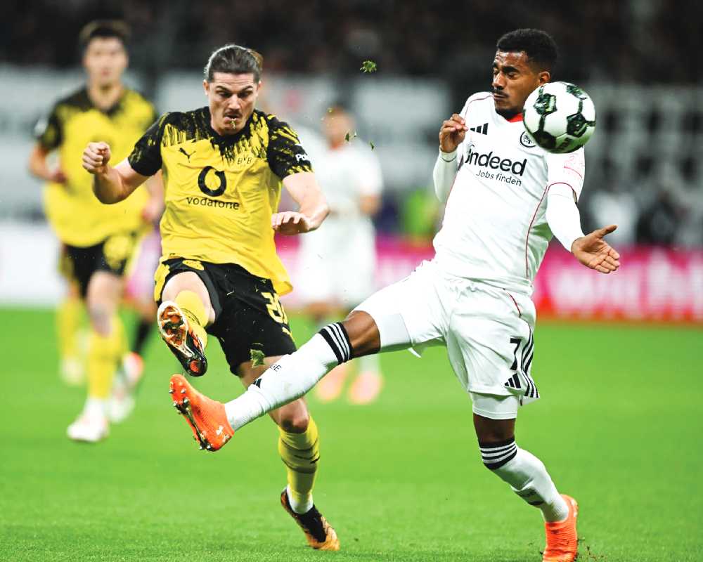 Kobel Help Dortmund Beat Frankfurt on Penalties