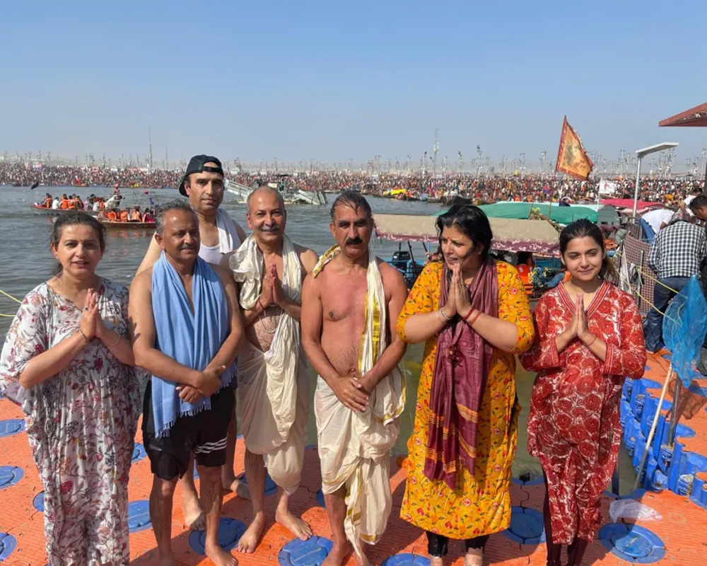 Maha Kumbh: Himachal CM Sukhu, family take holy dip at Sangam