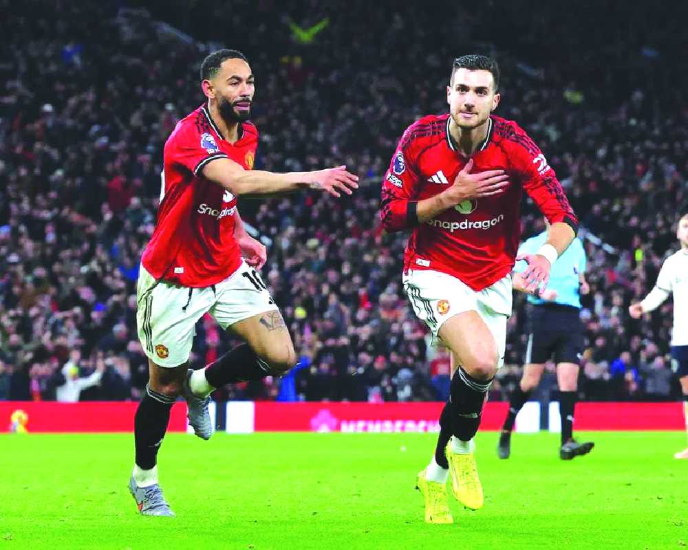 Man United held 1–1, miss Premier League top-5 shot