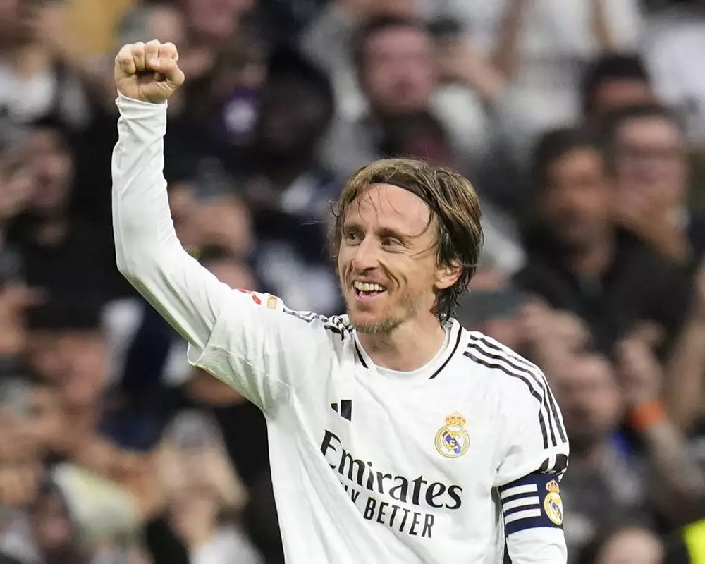 Modric goal helps Real Madrid move level on points with Barcelona at the top of Spanish league