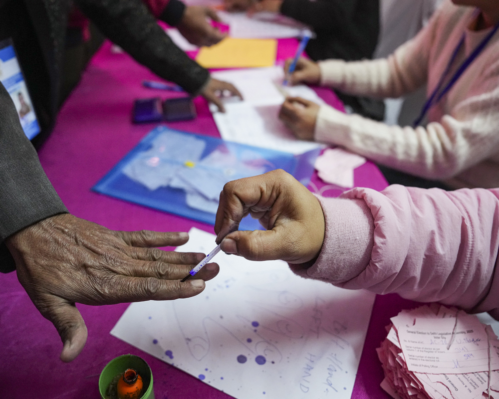 Nearly 30% turnout recorded till 11 am in Milkipur bypoll