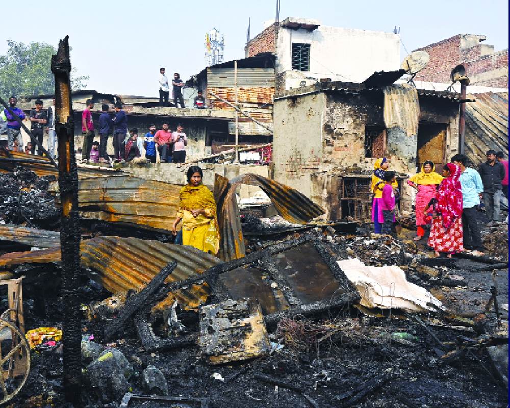 One dead as fire engulfs 500 shanties in Rohini