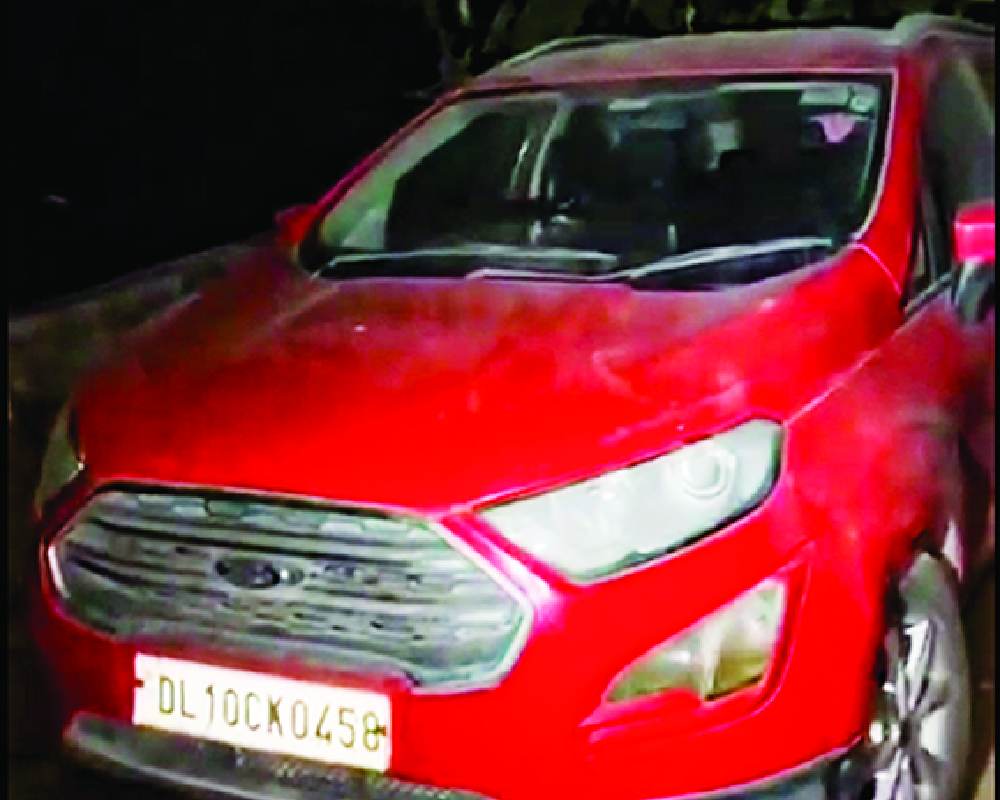 Police rush to New Seelampur address linked to red car