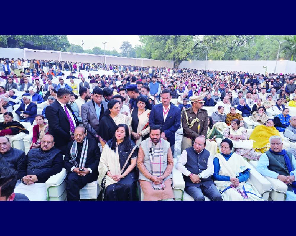 Politicians, State heads attend prayer meeting held for Swaraj Kaushal