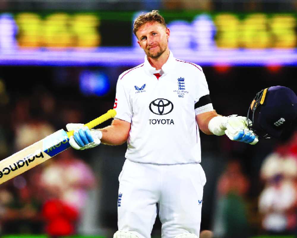 Root’s century outshines Starc’s wickets as England wins day 1