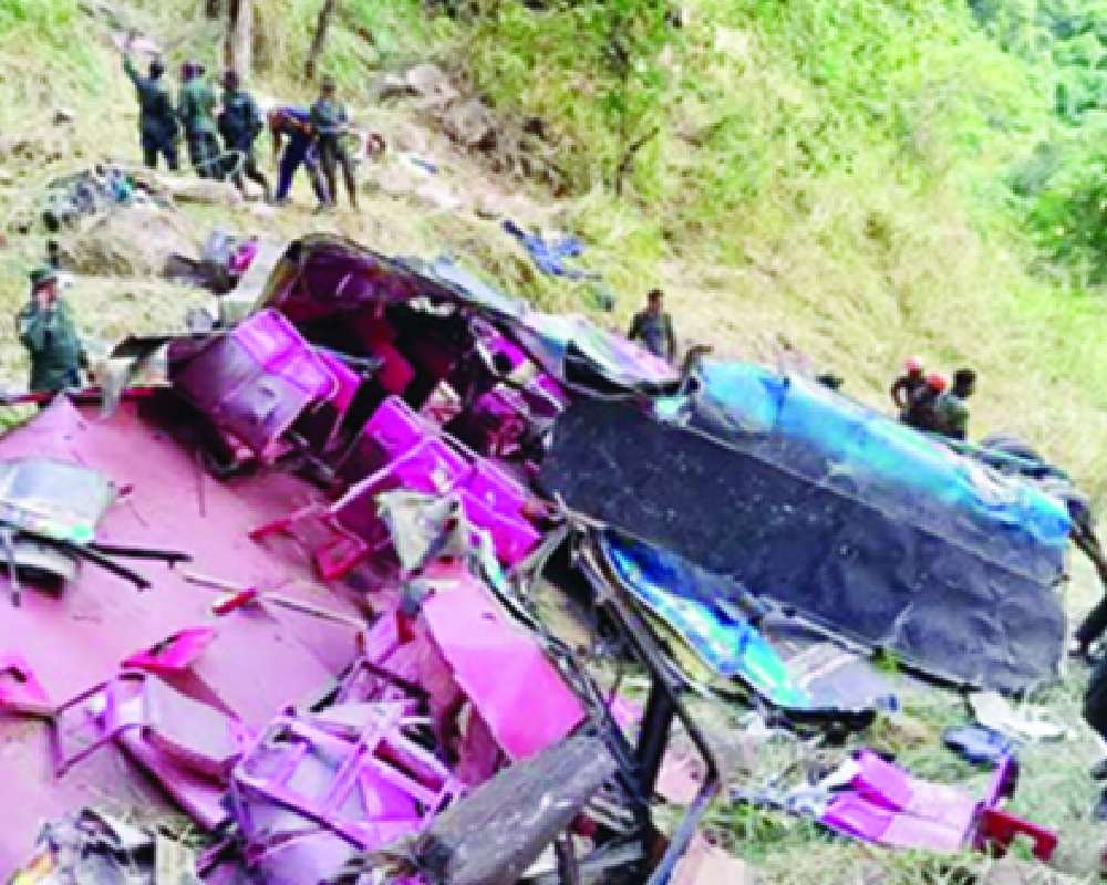 Sri Lanka bus crash  leaves 15 dead