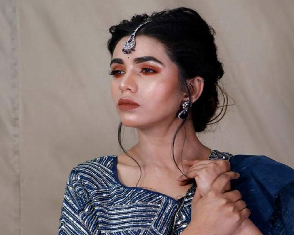 Time Travel Through Fashion: Dressing Across Parallel Timelines